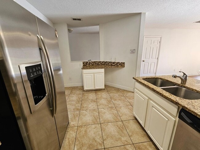 Building Photo - 608 Cresting Oak Cir