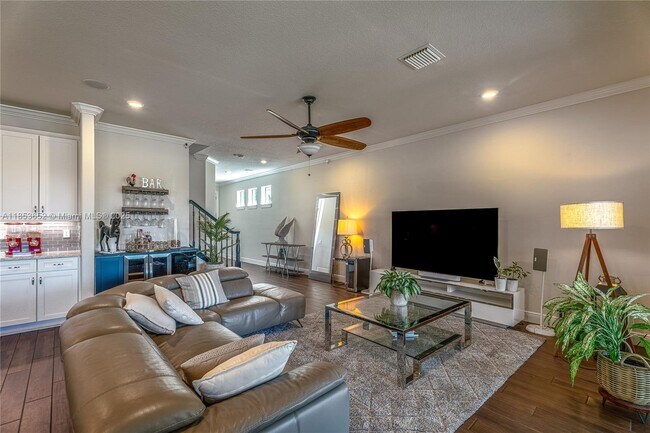 Building Photo - 4658 Greenway Dr