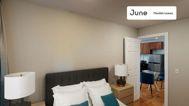 Building Photo - 226 E 7th St