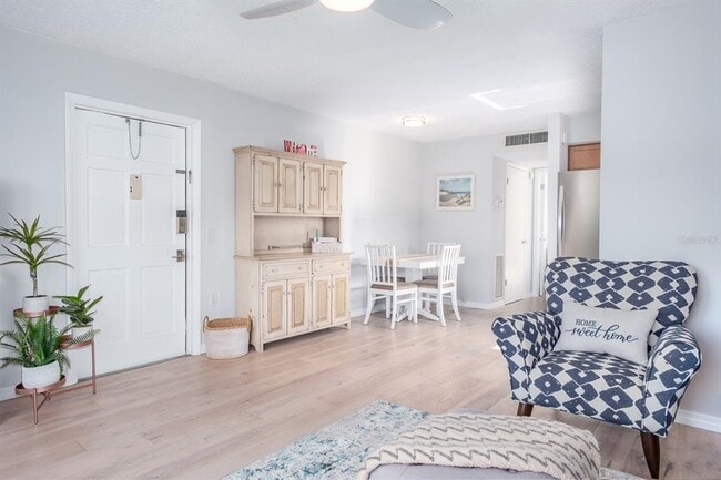 Building Photo - 7151 Sunset Way