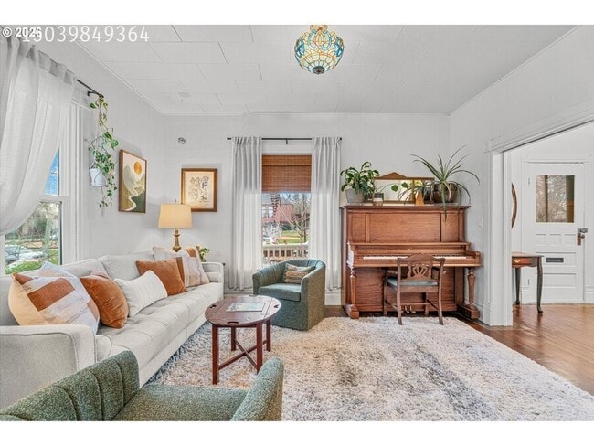 Building Photo - 310 N School St