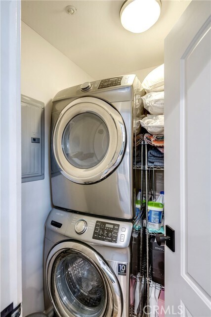 Building Photo - 433 Marine Pl