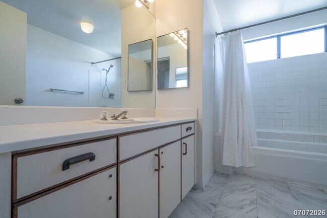 Building Photo - Spacious 3 Bed 2Bath SFM Pets Negotiable- WEST LOCH ESTATES - $3950/month