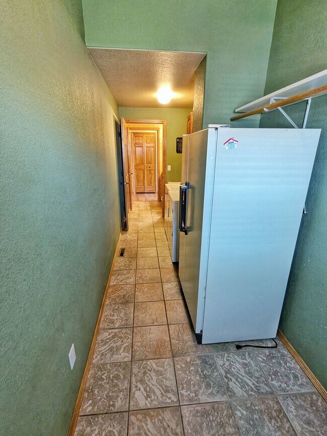 Building Photo - Gorgeous 5b 3b Single Family Home w/ a View