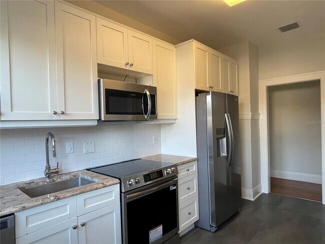 Building Photo - 1806 W Morrison Ave