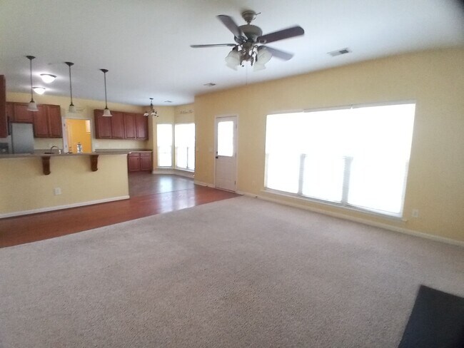 Building Photo - 565 Batty Way