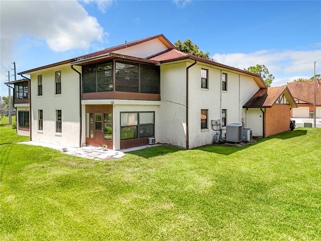 Building Photo - 100 E Oak Terrace Dr