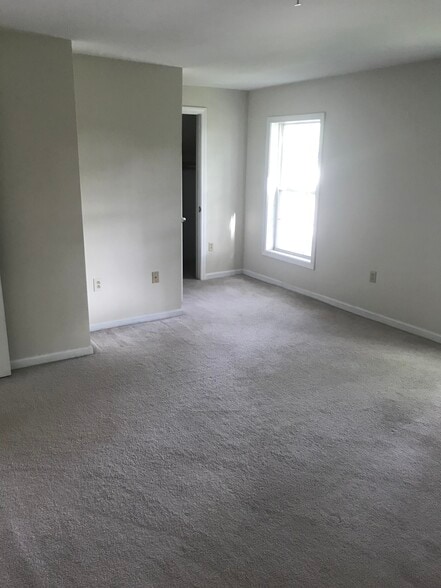 Building Photo - 291 E Allen St