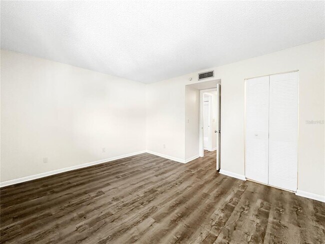 Building Photo - 6336 Newtown Cir