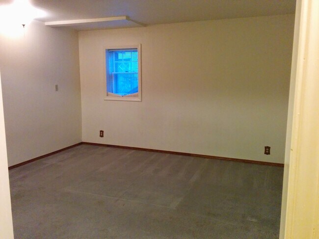 Building Photo - 1221 Escobar St