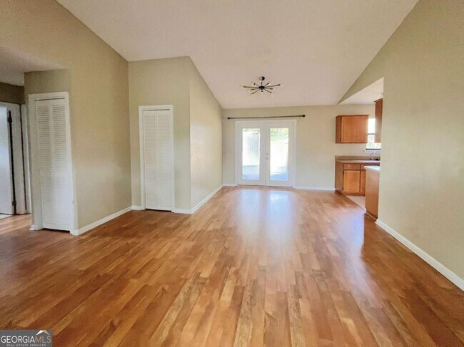 Building Photo - 317 Lake View Dr