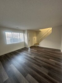 Building Photo - Spacious & Quiet 2bd/1.5ba Townhome in Par...