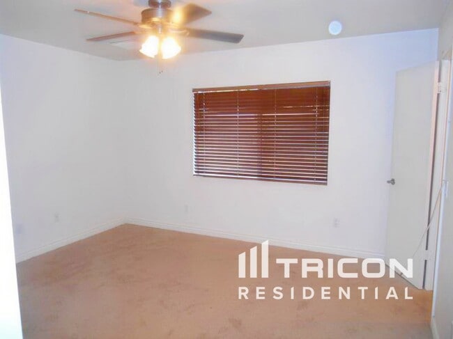 Building Photo - 1128 W Hermosa Dr