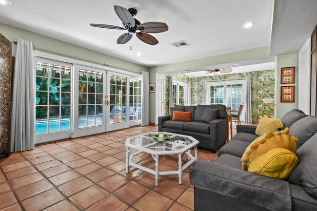 Building Photo - 194 Almeria Rd