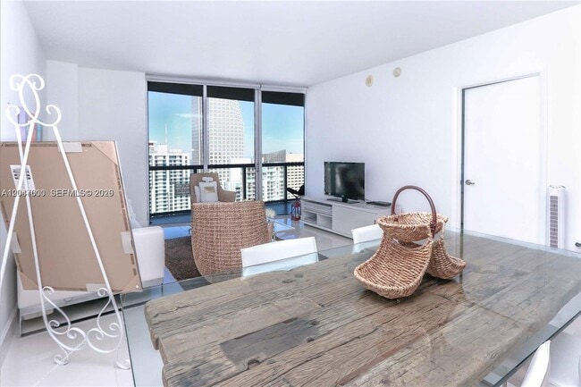 Building Photo - 475 Brickell Ave