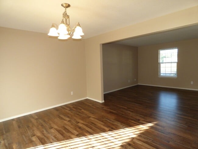 Building Photo - 3 bed 2.5 bath House in Stayton!! Close to...