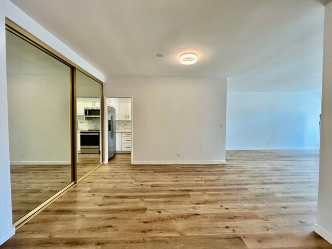 Building Photo - Recently Remodeled Spacious 1Bed/1Bath wit...