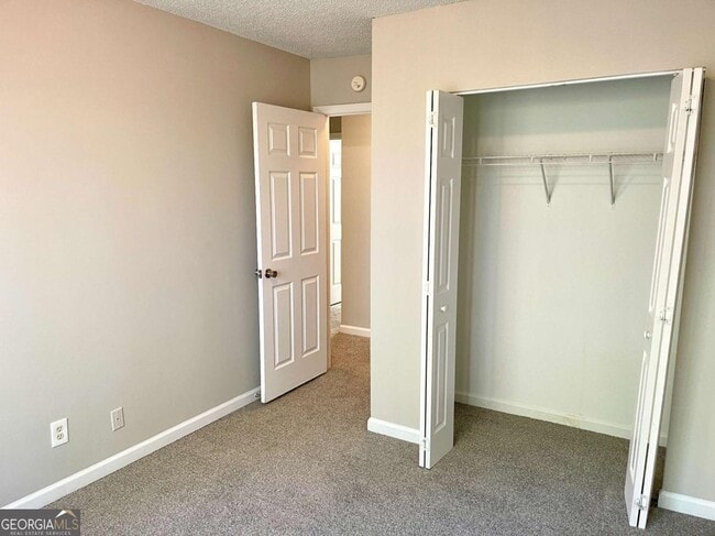 Building Photo - 6688 Sunset Hills Blvd