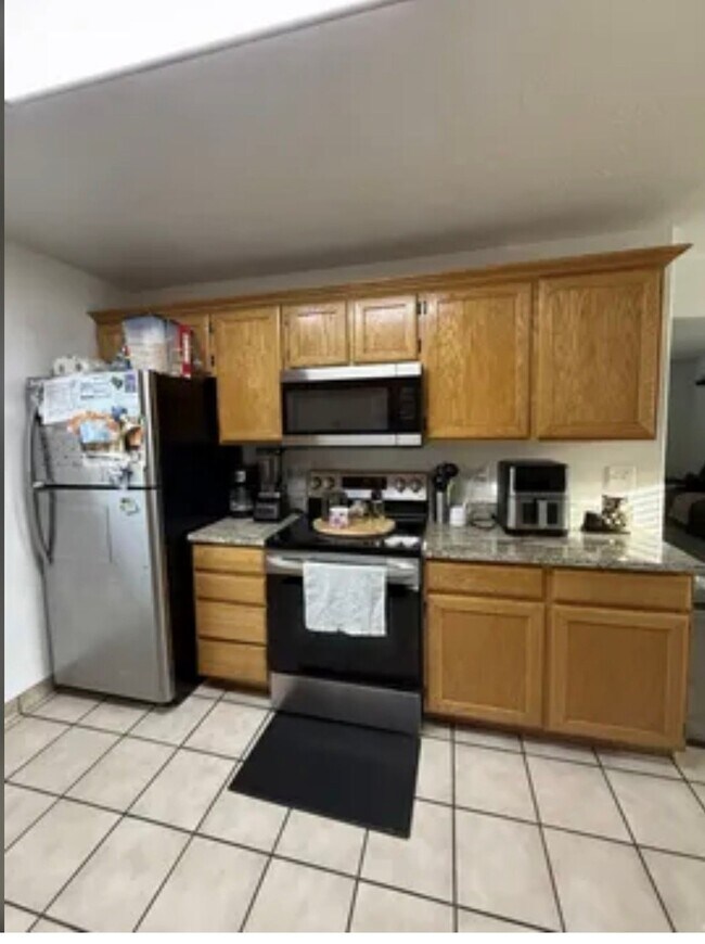 Building Photo - 411 E 400 N