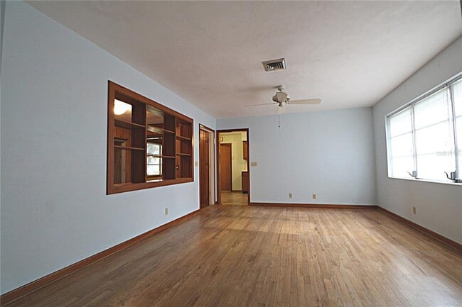 Building Photo - 1000 Cody Cove Rd
