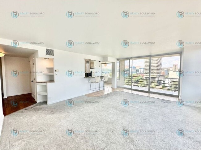 Building Photo - Exquisite 1-bedroom, 2-bathroom condo Overlooking the beautiful Truckee River with covered parking!