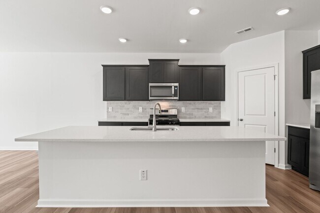 Building Photo - 3 Bed 2.5 Bath Townhome at Cambrey Crossing.