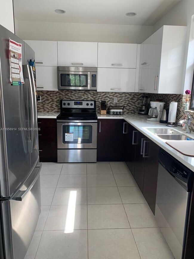 Building Photo - 9952 NW 10th St