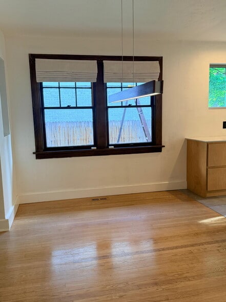 Dining area with excellent natural light - 1235 S University Blvd