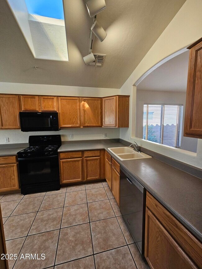 Building Photo - 10360 E Penstamin Dr