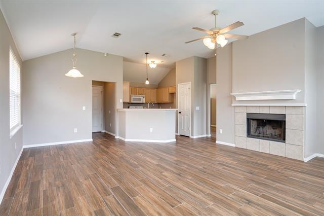 Building Photo - 205 N Bending Oak Ln