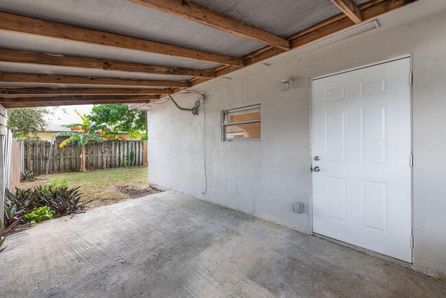 Building Photo - 8642 Sunset Dr