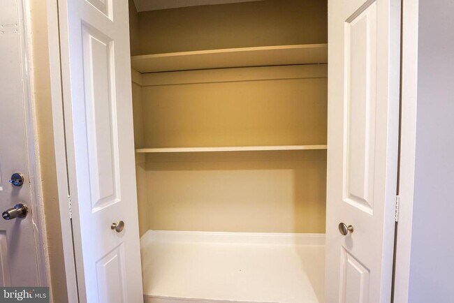 Building Photo - 3105 Shawnee Dr