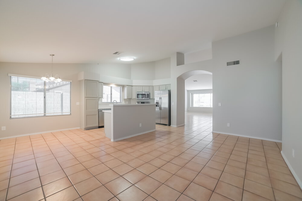 Building Photo - 6566 E Fox St