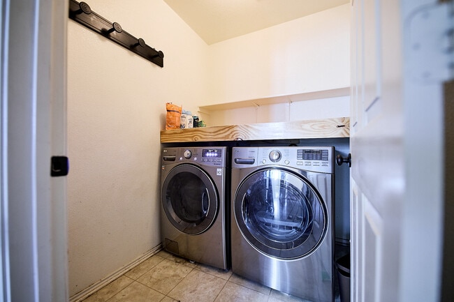 Building Photo - 7205 Alegre Pass