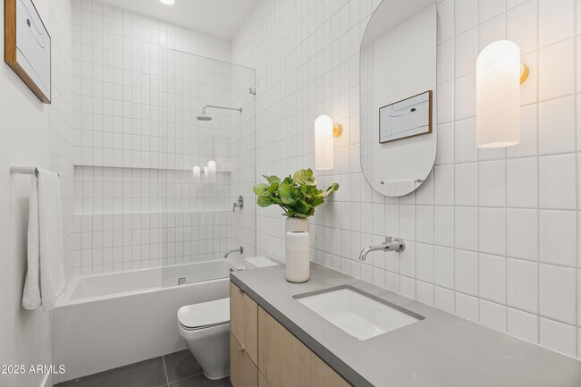 Building Photo - 5156 N 45th Pl