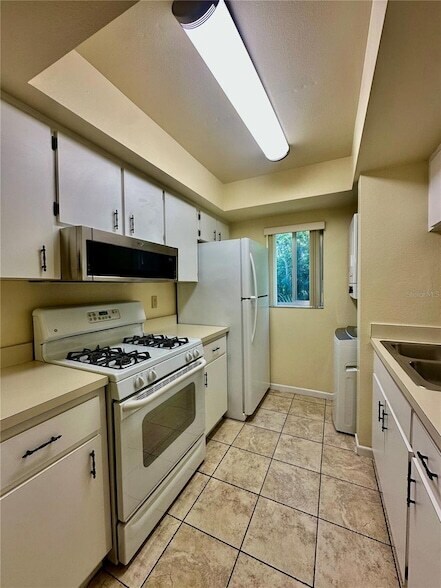 Building Photo - 630 Pavare Ct
