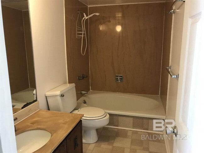 Building Photo - 1050 Sea Cliff Dr N