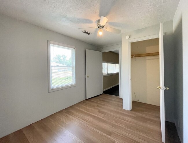 Building Photo - Spacious 3-Bedroom Home