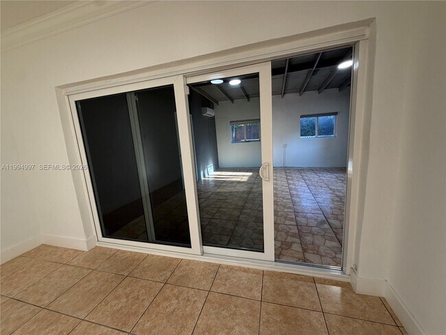 Building Photo - 3373 SW 29th Terrace