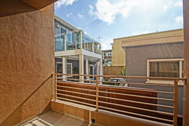 Building Photo - 308 Gull St