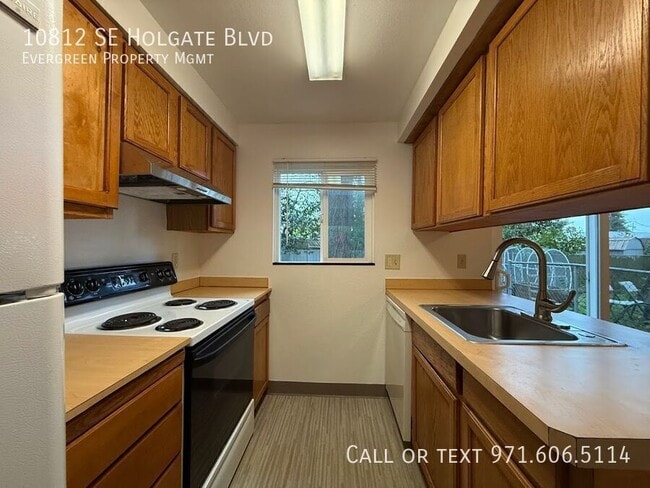 Building Photo - 10812 SE Holgate Blvd