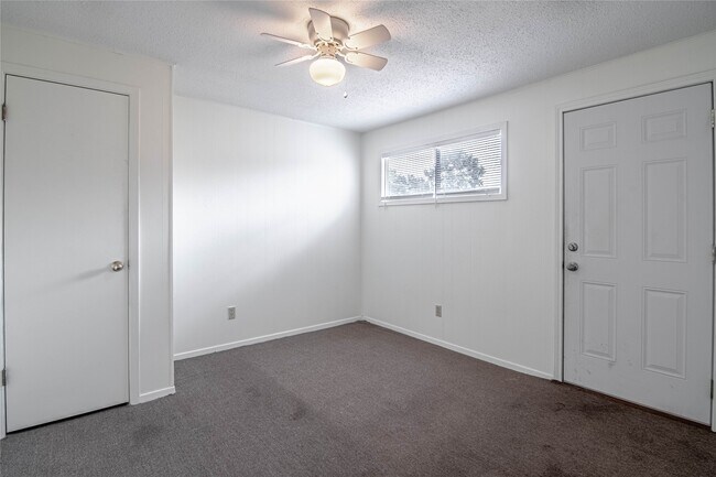 Building Photo - 137 Lee Ln