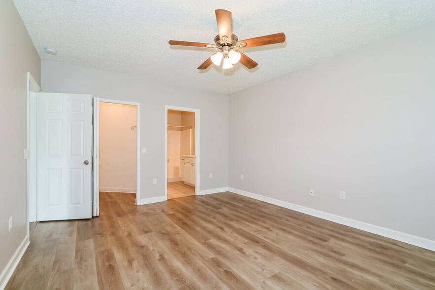 Building Photo - 627 Cotulla Dr