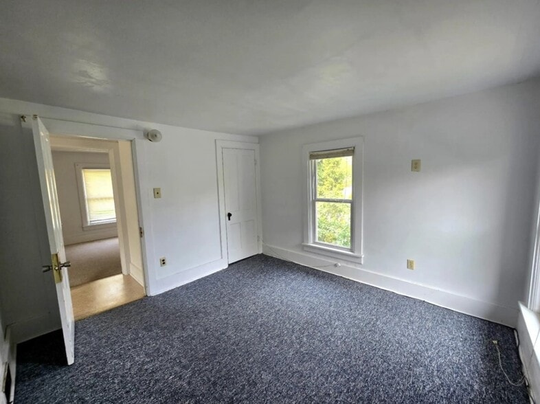 Building Photo - 320 W Cedar St