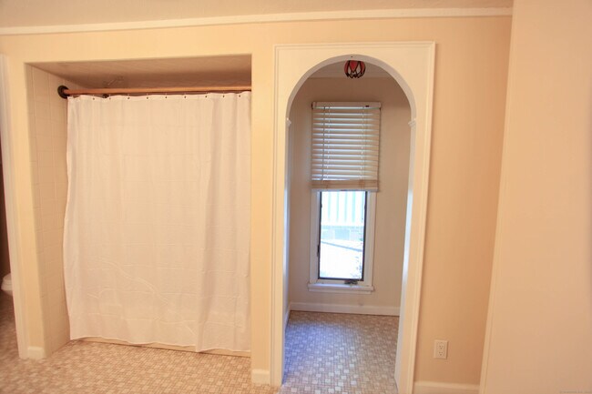 Building Photo - 66 Barnett St