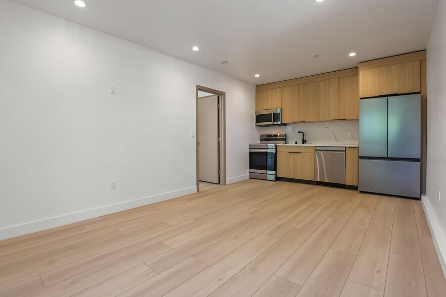 Building Photo - 11004 Hortense St