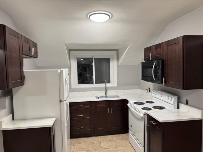 Building Photo - 2707 Commercial Ave