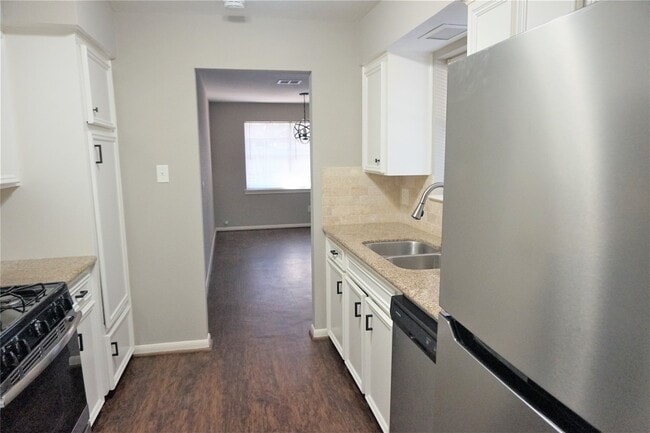 Building Photo - 2727 Tinechester Dr