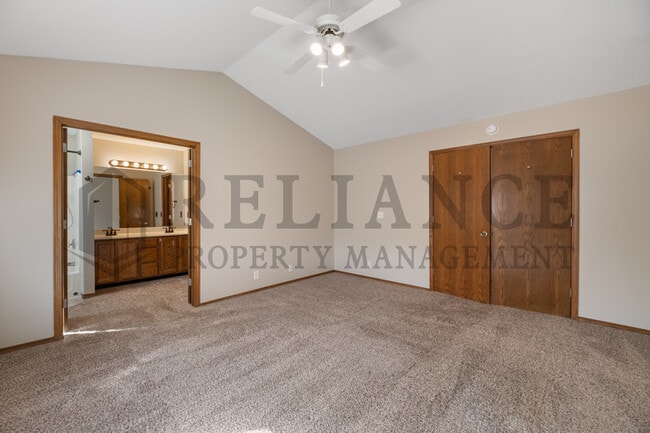 Building Photo - 3826 N Cranberry St