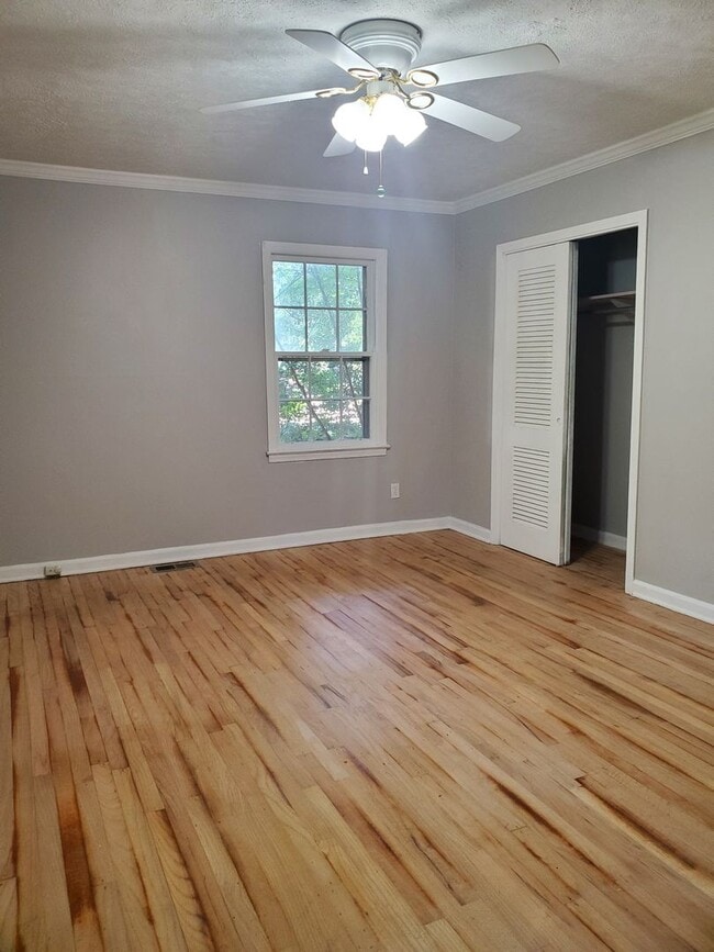 Building Photo - 218 Brookwood Dr